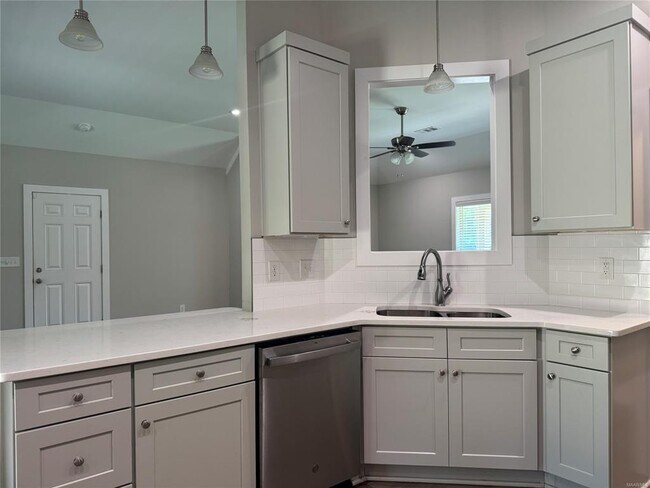 Building Photo - 107 Fox Run Dr