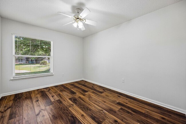 Building Photo - 12461 Richfield Blvd
