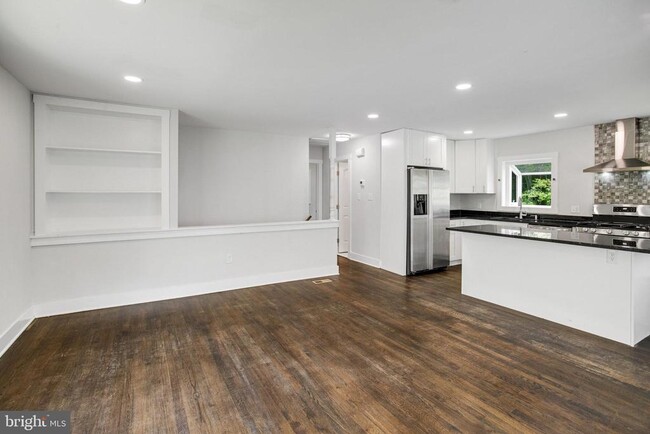 Building Photo - 3810 Forestdale Ave