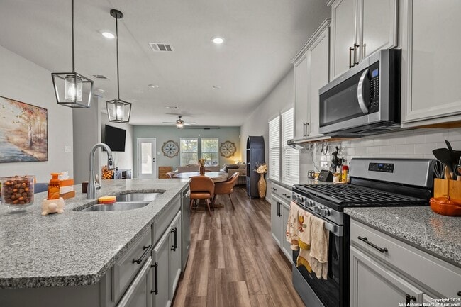 Building Photo - 13044 Louberg Vly