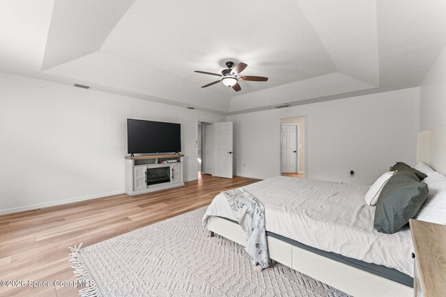 Building Photo - 553 Trymore Dr SE