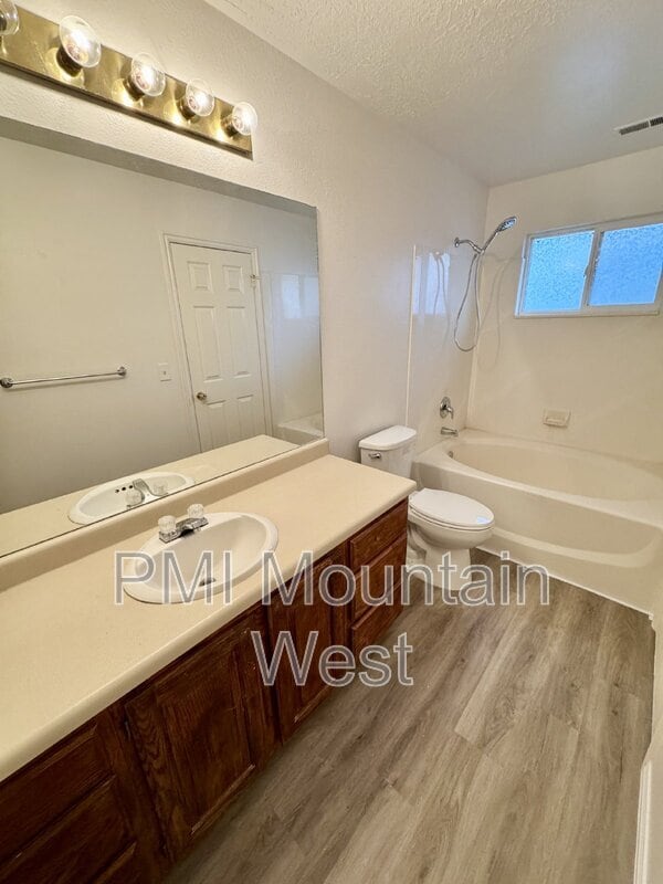 Building Photo - 49 S 200 W