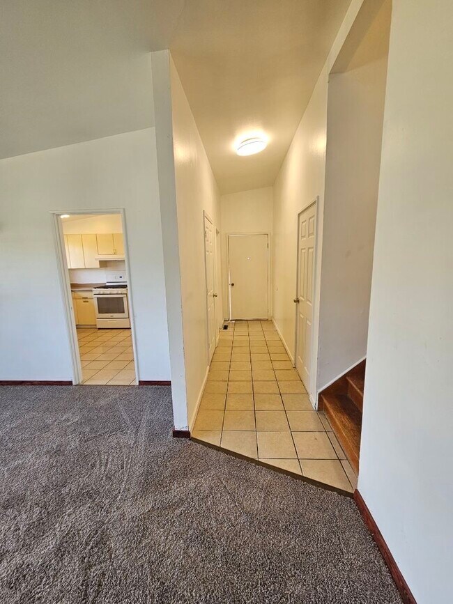 Building Photo - 7 Evergreen Dr