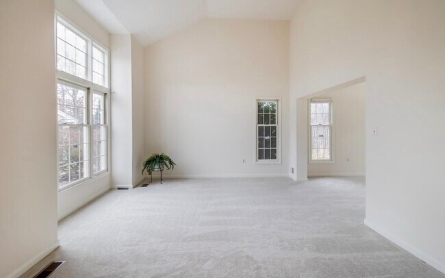 Building Photo - 4100 Ulster Rd