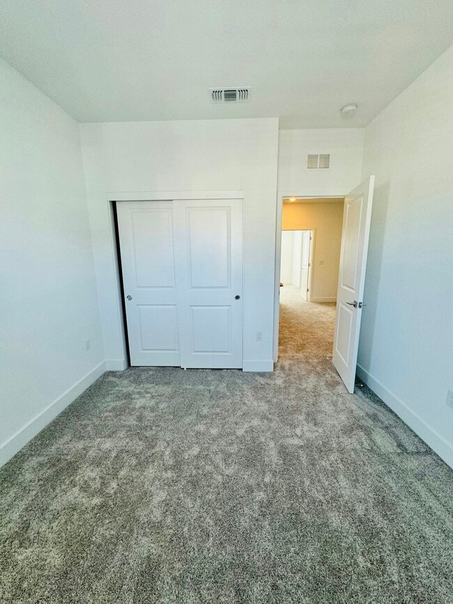 Building Photo - 416 N Mendocino Wy