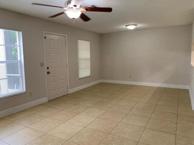 Building Photo - 801 Northlake Dr