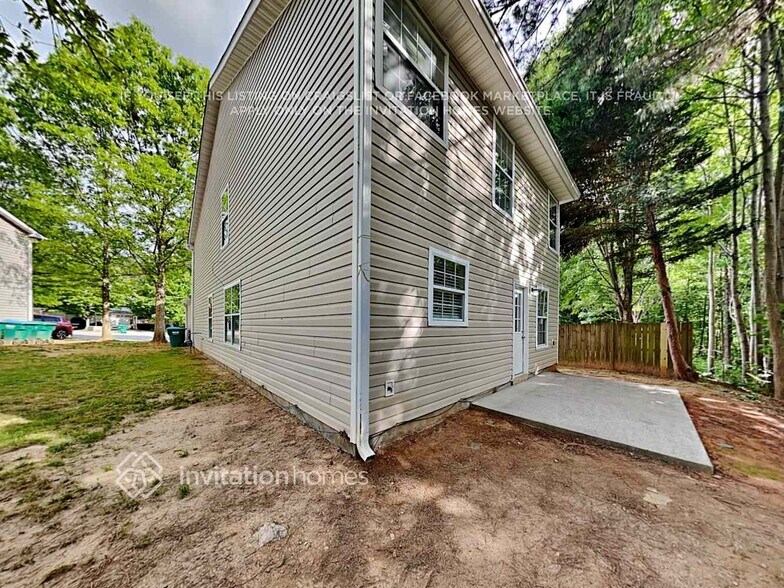 Building Photo - 135 Hidden Creek Dr