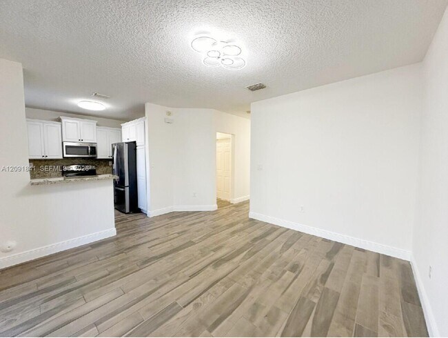 Building Photo - 202 Riverwalk Cir