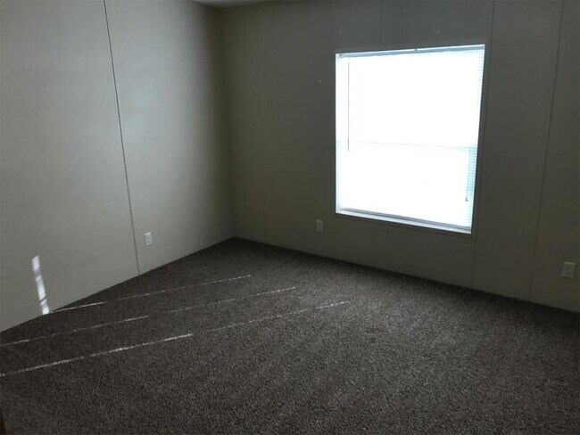 Building Photo - 2500 Redwood Cir