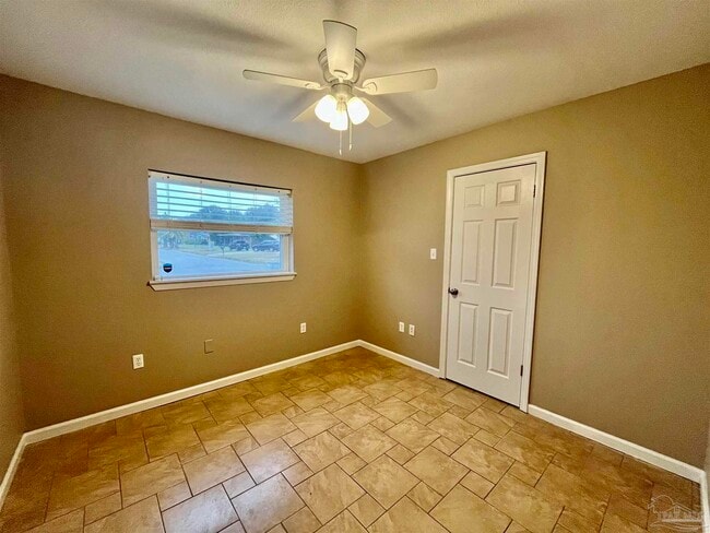 Building Photo - 1127 Redwood Ln