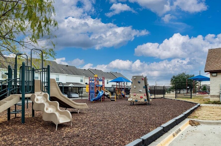 Primary Photo - 5908 Stirrup Iron Dr