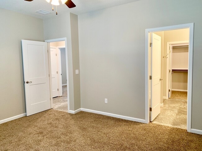 Building Photo - Recent construction --  3 bed/ 2 bath Dupl...