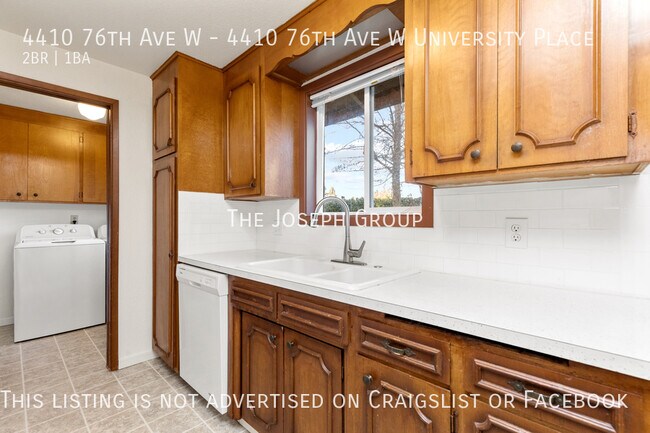 Building Photo - Sun-filled 2BD/1BA in University Place Duplex