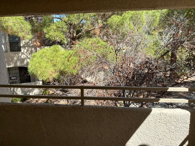 Building Photo - Condo 3 bedrooms 2 bathrooms 1 car garage gated subdivision.