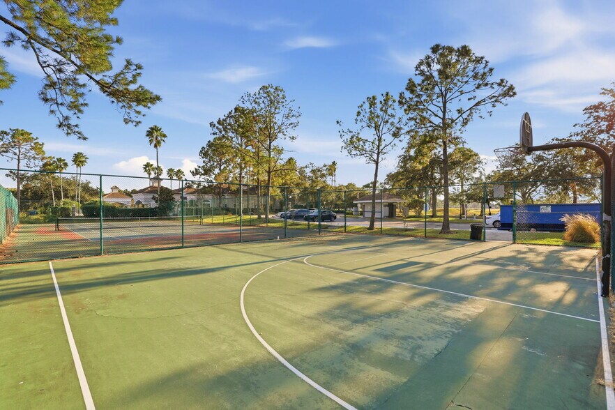 Building Photo - 13839 Fairway Island Dr