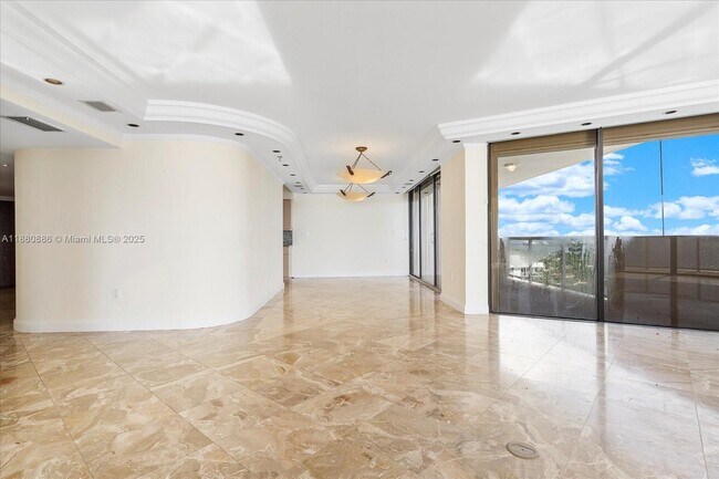 Building Photo - 5757 Collins Ave