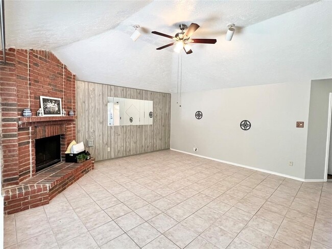 Building Photo - 16307 Ginger Run Way