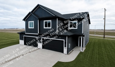 Building Photo - 218 NE Crossing Oaks Ln
