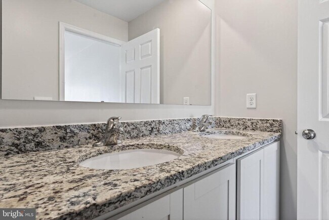 Building Photo - 183 Caterpillar Dr