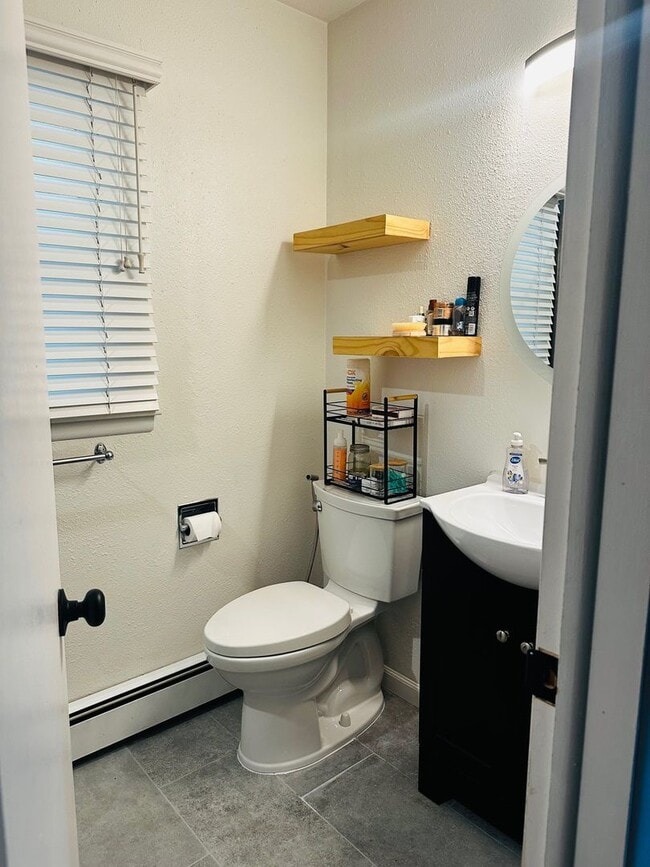 Building Photo - ALL PROSPECTIVE TENANTS MUST SUBMIT A $58 ...