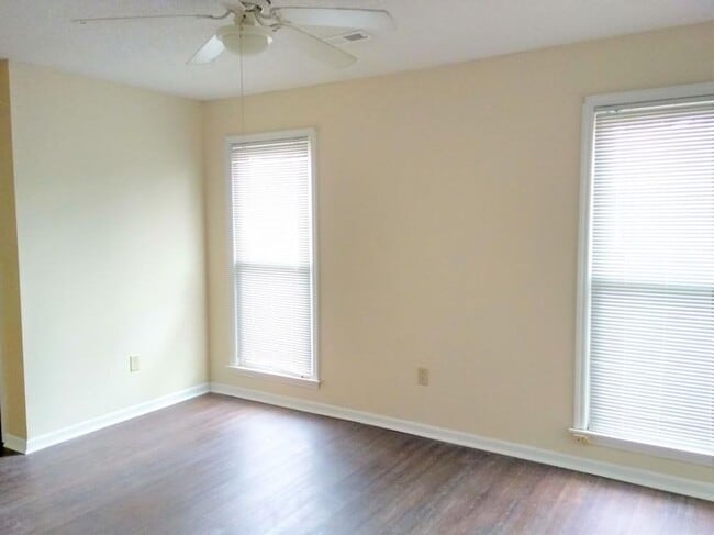 Building Photo - Cute, one story brick 3 Bedroom Brick Home