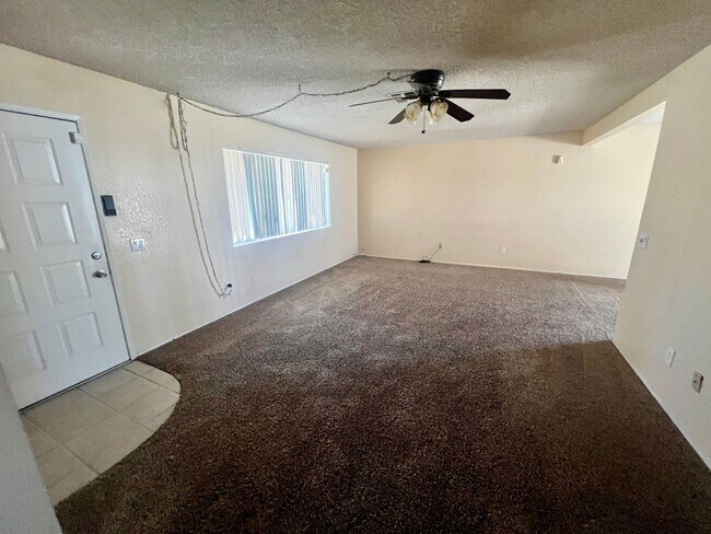 Building Photo - 2 Bedroom 1 Bath - Chocolate Drop Area