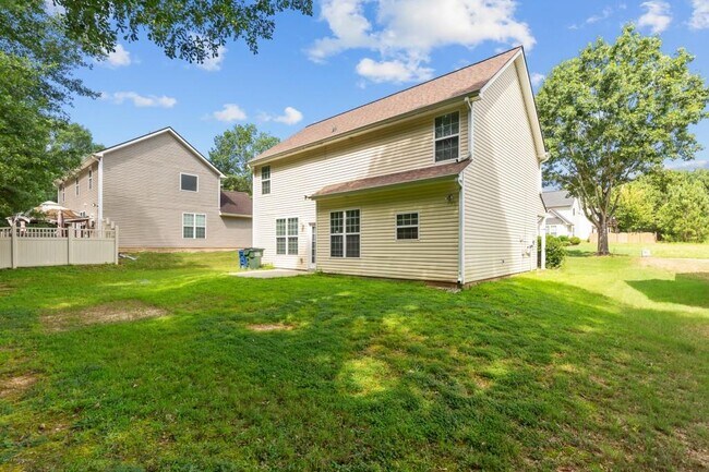 Building Photo - 2422 Temple View Dr