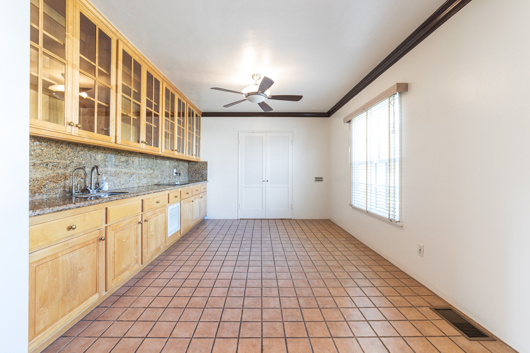 Dining - 1367 Virginia Ave
