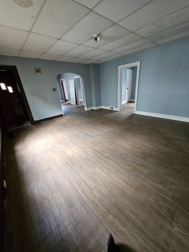 Primary Photo - Lower 2 bedroom unit ALL UTILITIES INCLUDED