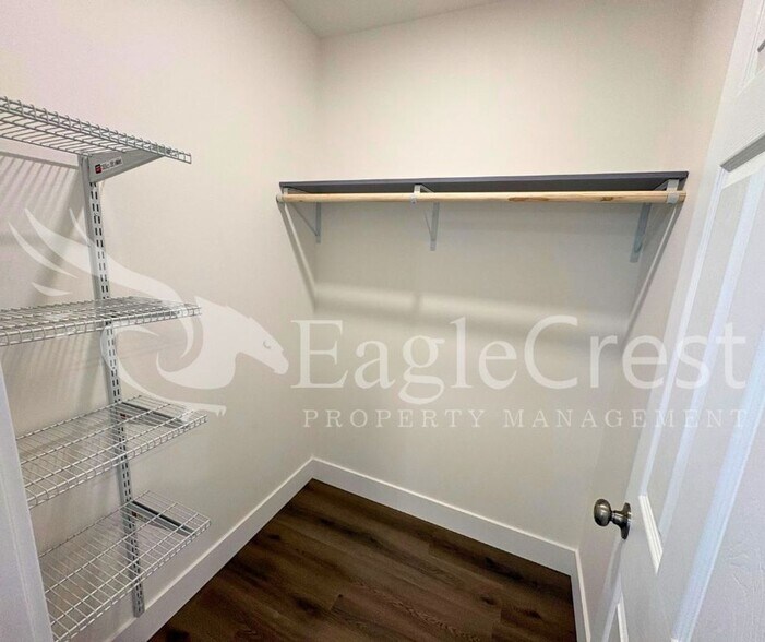 Building Photo - ANKENY