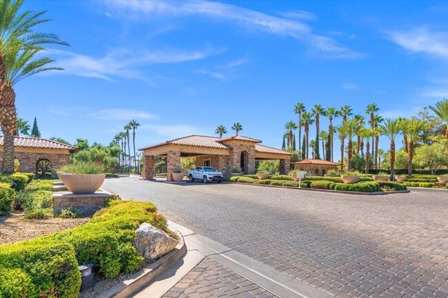 Building Photo - Modern, Elegant Fully Furnished 3 Bedroom ...