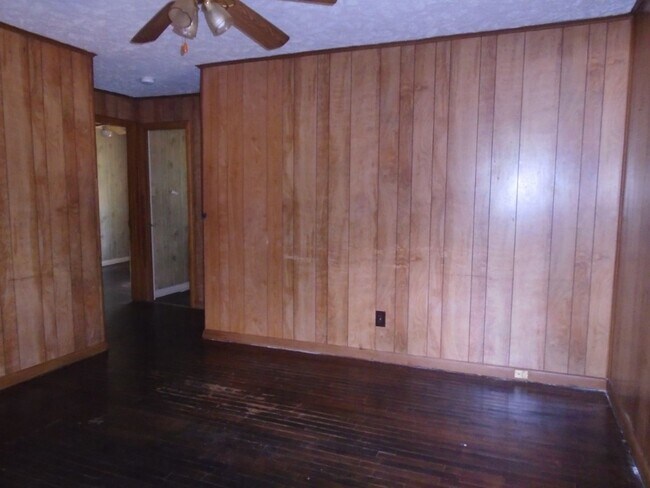 Building Photo - 310 Old Shaw Rd