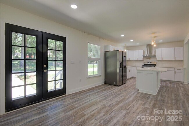 Building Photo - 3900 Rhodes Ave