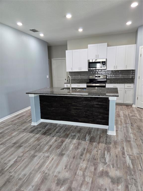 Building Photo - 1677 Blue Rose Dr