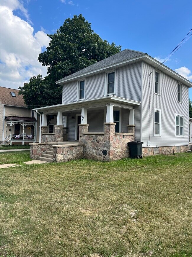 Primary Photo - 705 E Grant Hwy