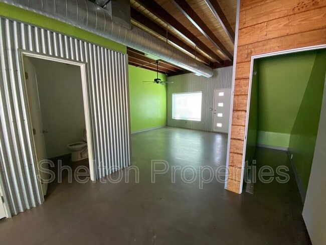 Building Photo - 2121 W Hayward Ave