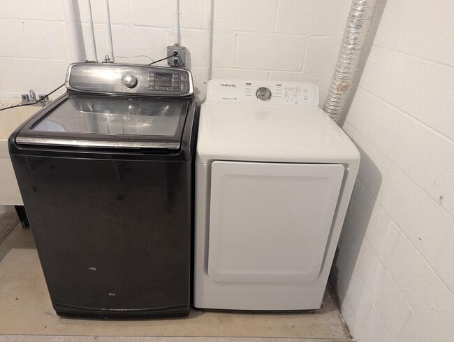 Building Photo - 6645 Queens Park Ave