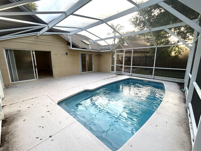 Building Photo - 8008 Aspencrest Ct