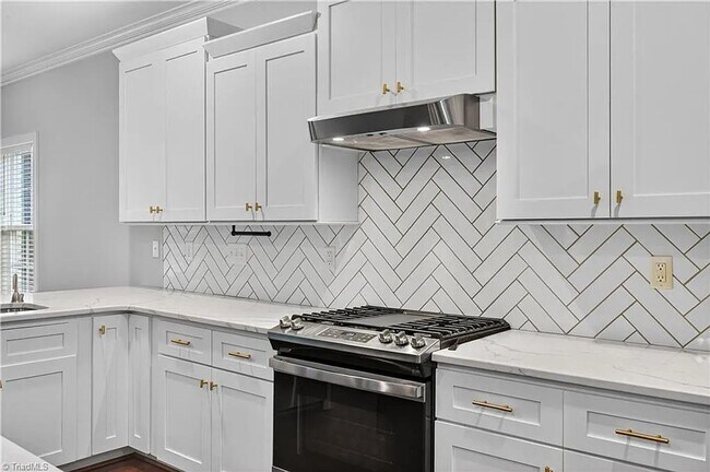 Building Photo - ****** $200 OFF FIRST FULL MONTH OF RENT!! ******