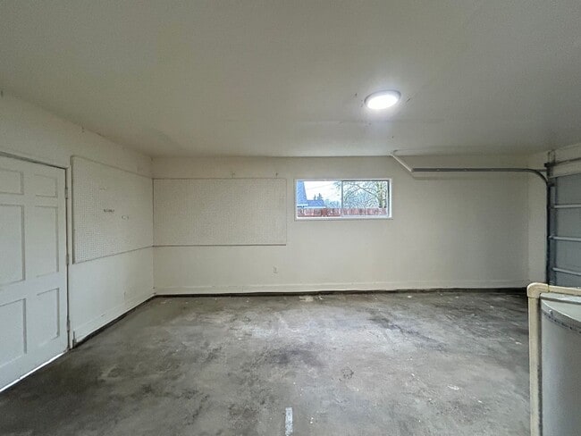 Building Photo - Freshly Updated 3-Bedroom Home with Spacious Backyard and Garage