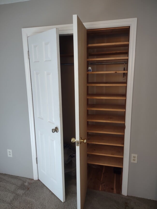 Building Photo - Wenonah Rd