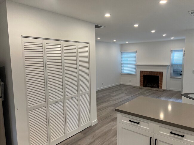 Building Photo - 7512 Tampa Ave