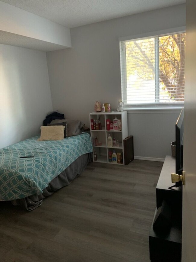 Building Photo - 2 bed 2 bath on ground floor W/D in Unit! ...