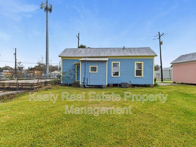 Building Photo - 405 E Convent St