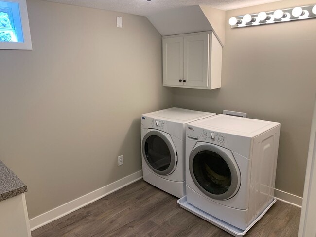 Building Photo - Completely remodeled 4 bedroom home! Hudsonville Schools