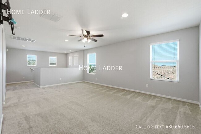 Building Photo - 9504 E Theia Dr
