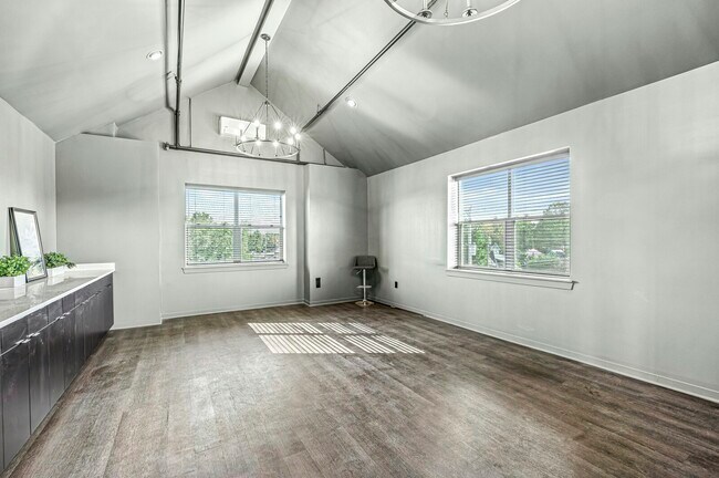 Building Photo - 230 N 10th St
