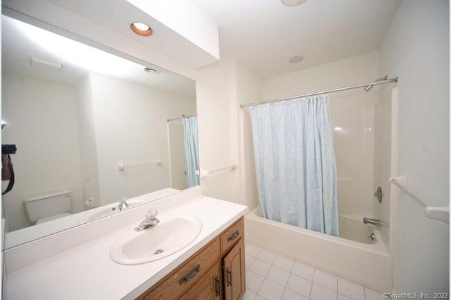 Building Photo - 37 Maple St