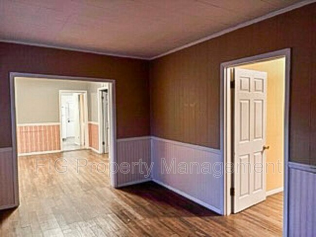 Building Photo - 444 Louisville Road
