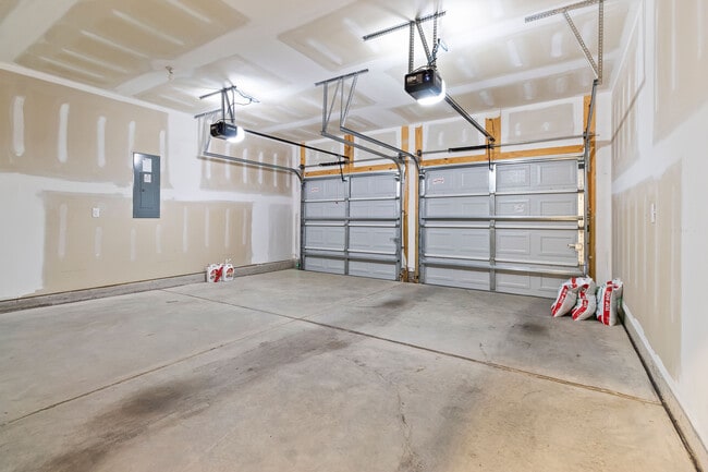 Building Photo - Empyrean Home